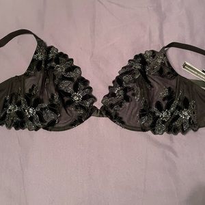 NEVER WORN Victoria’s Secret linerless Demi bra 38D